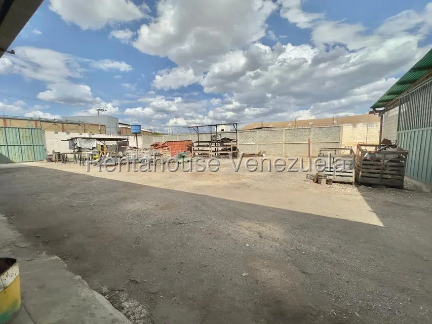 Comercial (Local Comercial) en Venta en Zona Industrial 2, Lara - 36