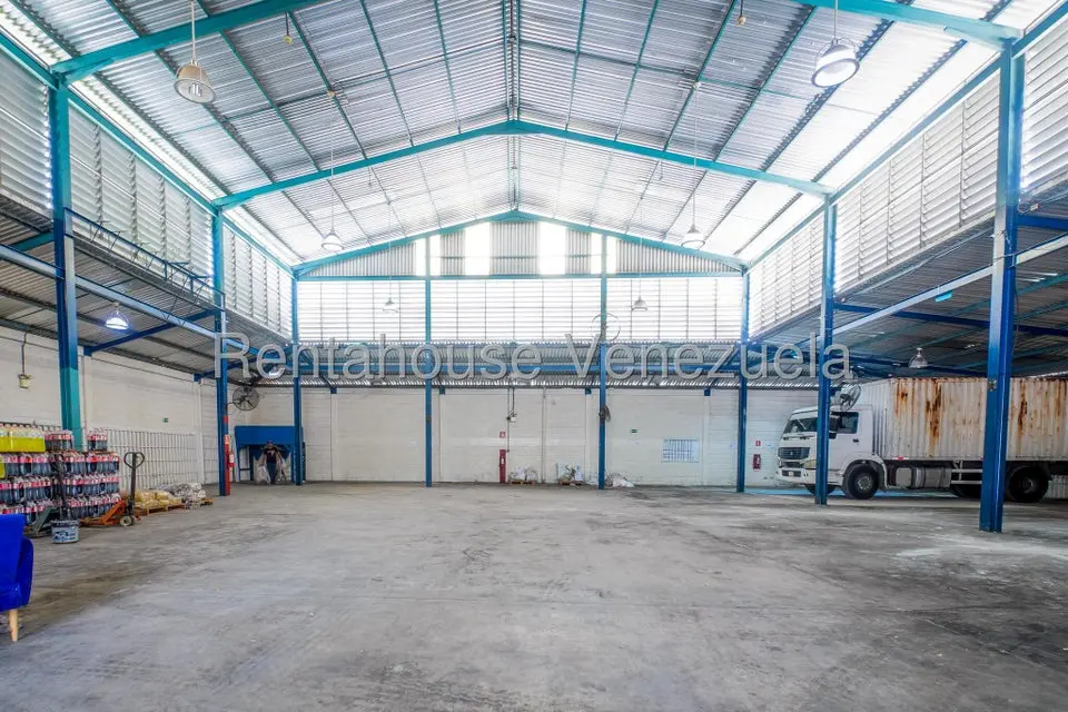 Comercial (Galpon - Deposito) en Alquiler en Los Naranjos, Miranda - 11