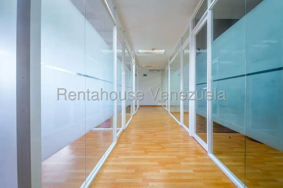 Comercial (Galpon - Deposito) en Alquiler en Los Naranjos, Miranda - 17