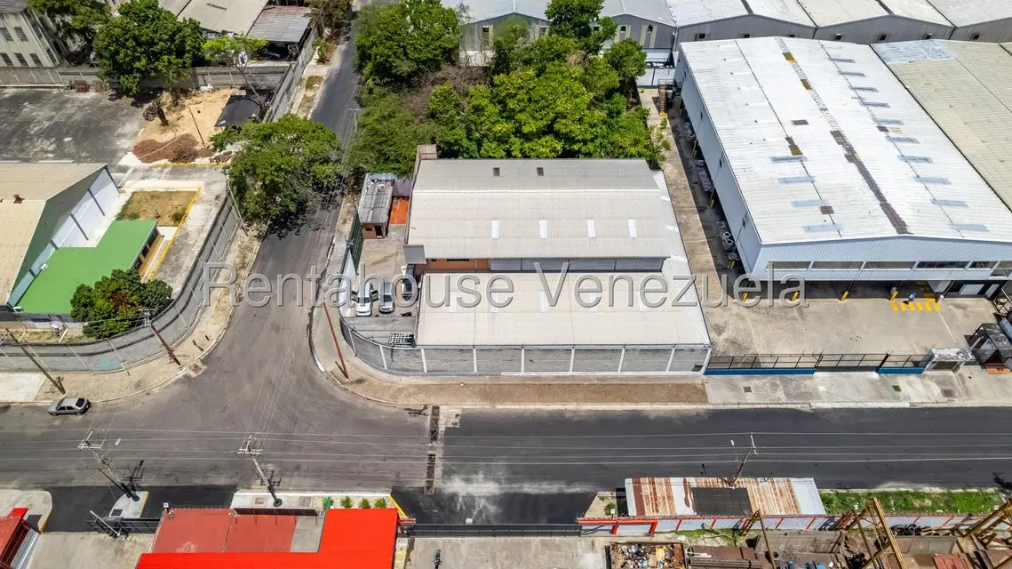 Comercial (Galpon - Deposito) en Alquiler en Los Naranjos, Miranda - 4