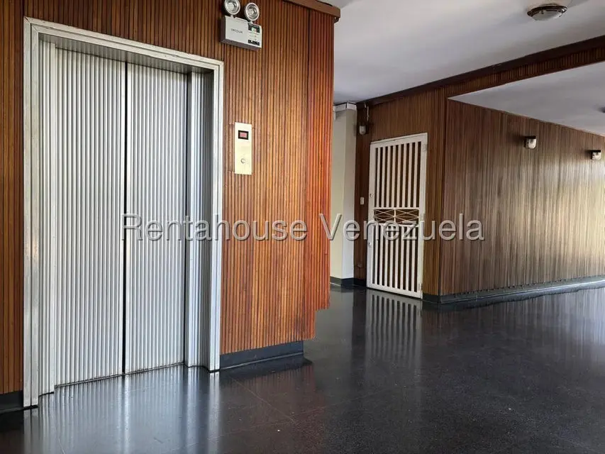 Apartamento (1 Nivel) en Alquiler en Chuao, Distrito Metropolitano - 2