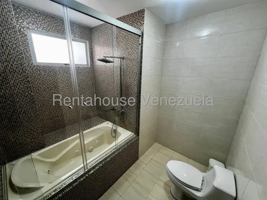 Apartamento (1 Nivel) en Alquiler en Zona Este, Lara - 21