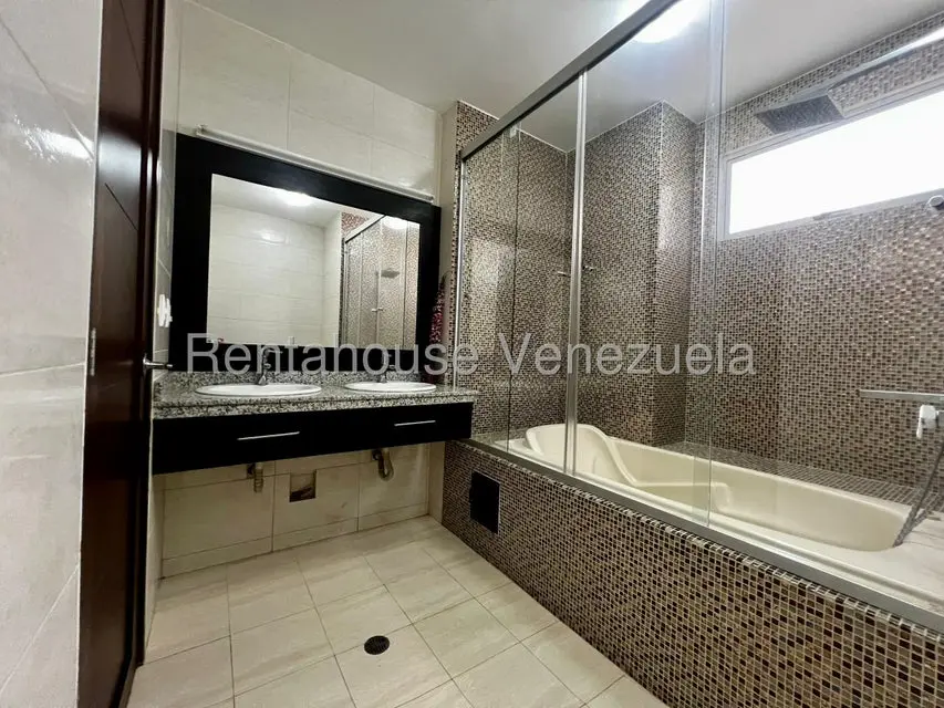 Apartamento (1 Nivel) en Alquiler en Zona Este, Lara - 22