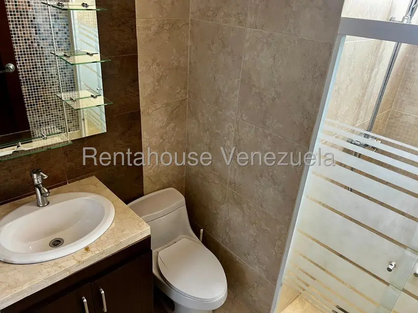 Apartamento (1 Nivel) en Alquiler en Zona Este, Lara - 27