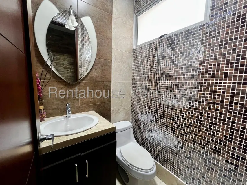 Apartamento (1 Nivel) en Alquiler en Zona Este, Lara - 32