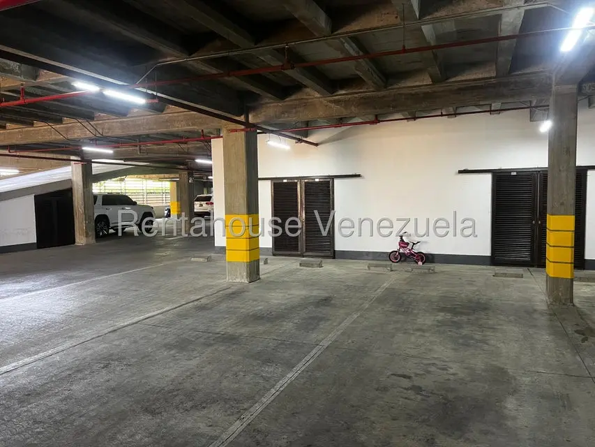 Apartamento (1 Nivel) en Alquiler en Zona Este, Lara - 33