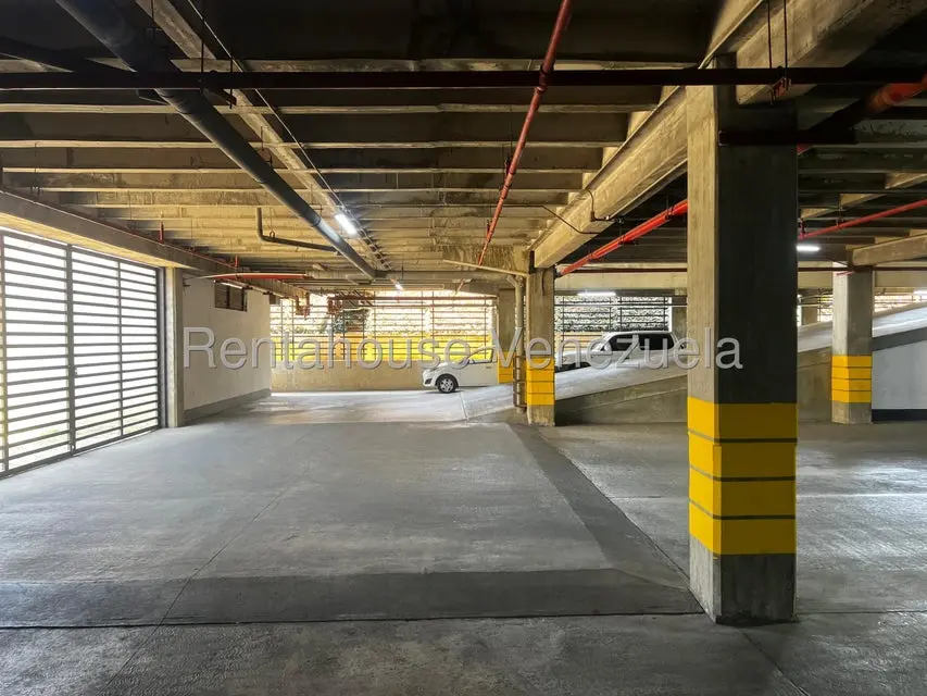 Apartamento (1 Nivel) en Alquiler en Zona Este, Lara - 34