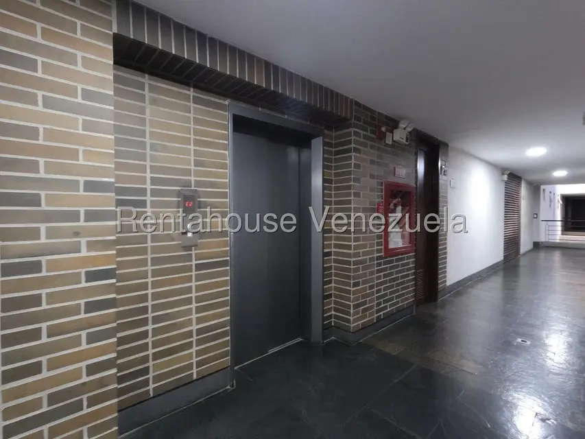Apartamento (1 Nivel) en Alquiler en Zona Este, Lara - 35