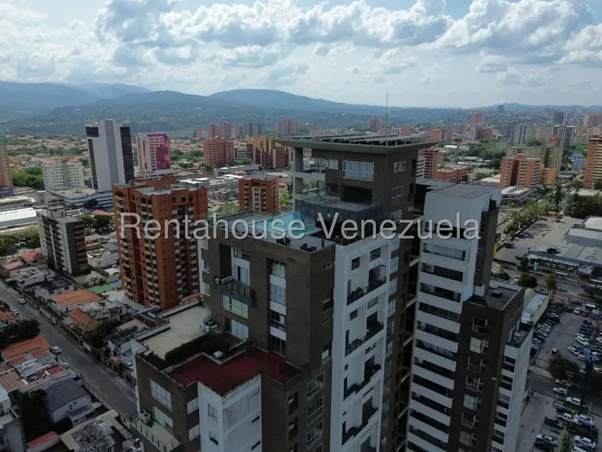 Apartamento (1 Nivel) en Alquiler en Zona Este, Lara - 36