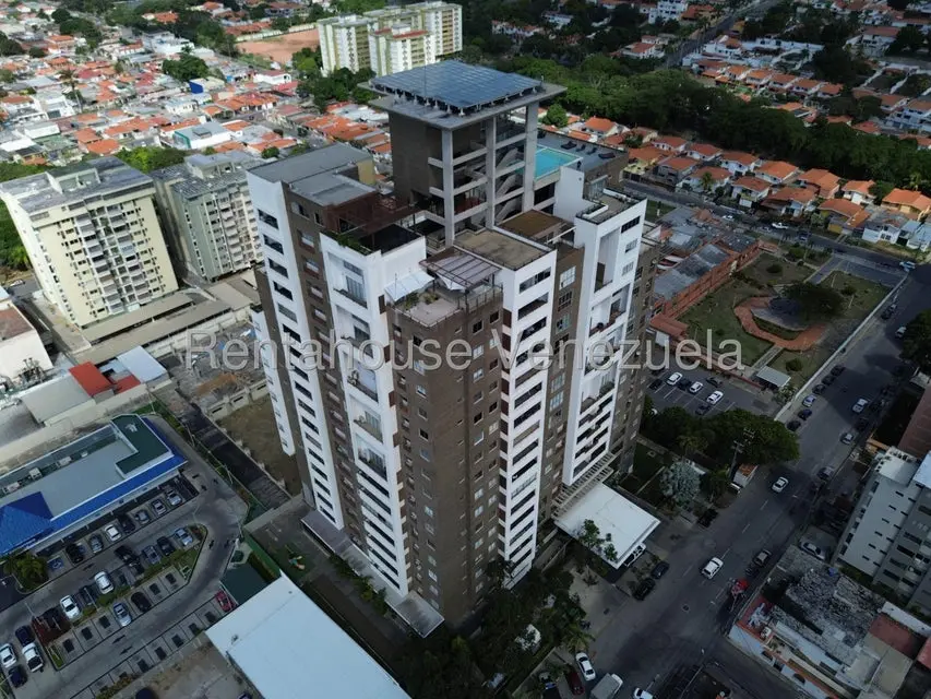 Apartamento (1 Nivel) en Alquiler en Zona Este, Lara - 37