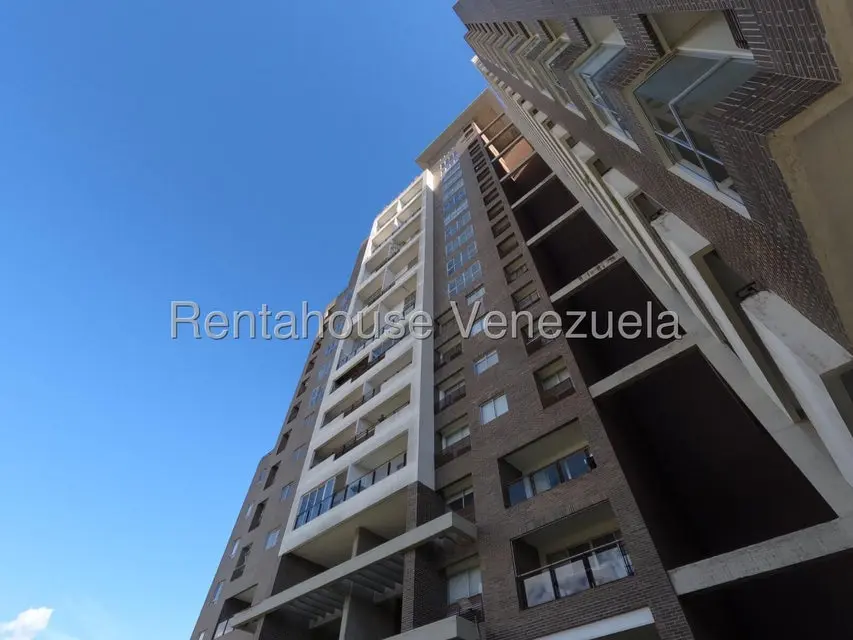 Apartamento (1 Nivel) en Alquiler en Zona Este, Lara - 42