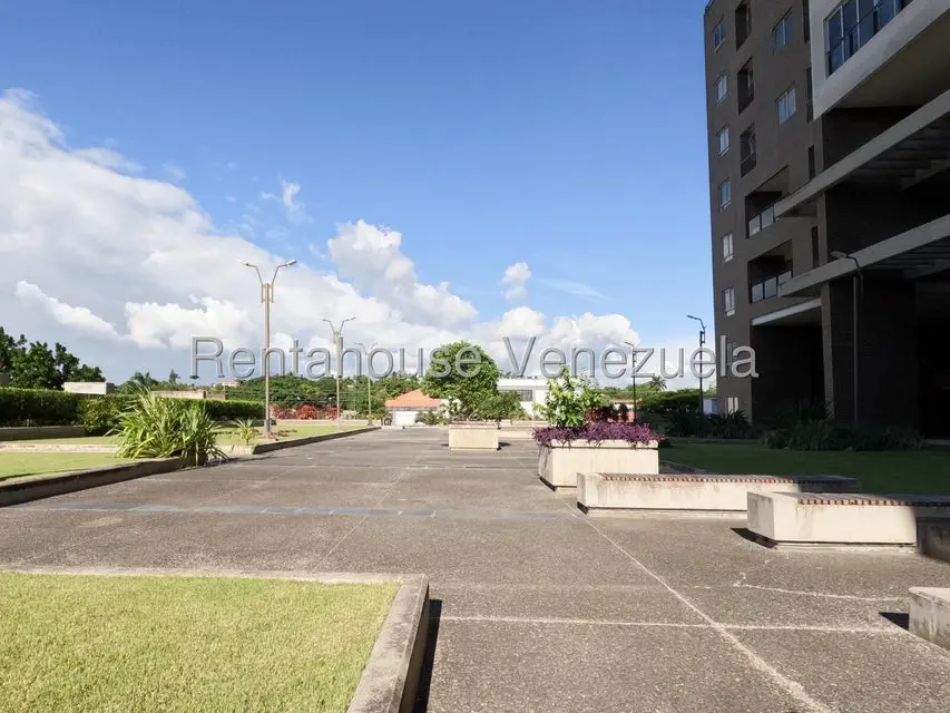 Apartamento (1 Nivel) en Alquiler en Zona Este, Lara - 43