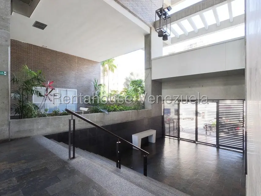 Apartamento (1 Nivel) en Alquiler en Zona Este, Lara - 44