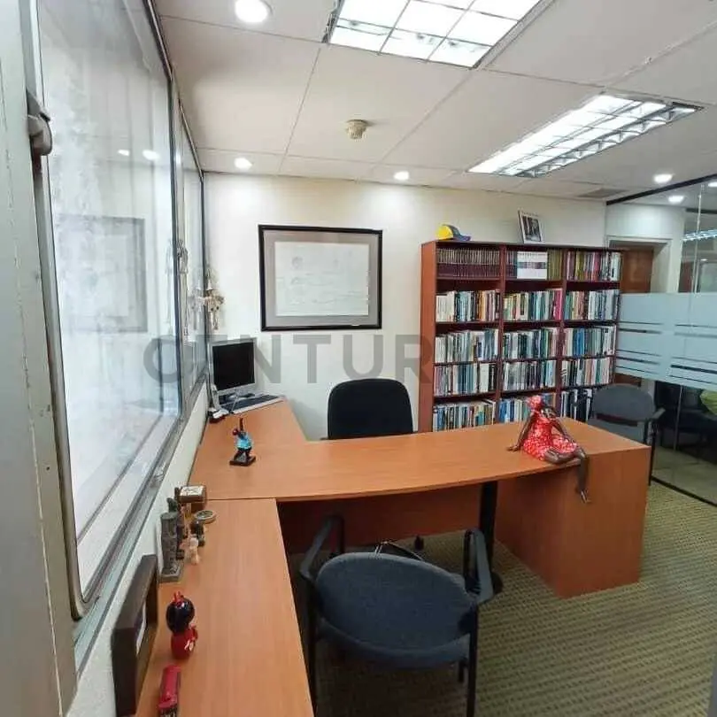 OFICINA EN VENTA O ALQUILER EN LA TORRE ADRIATICA — 4