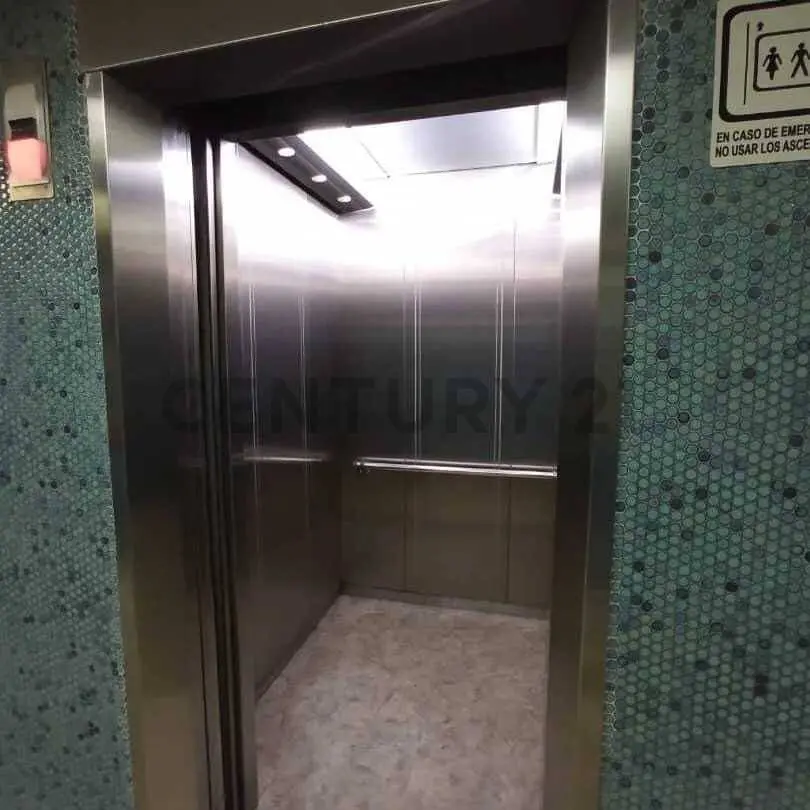 OFICINA EN VENTA O ALQUILER EN LA TORRE ADRIATICA — 7