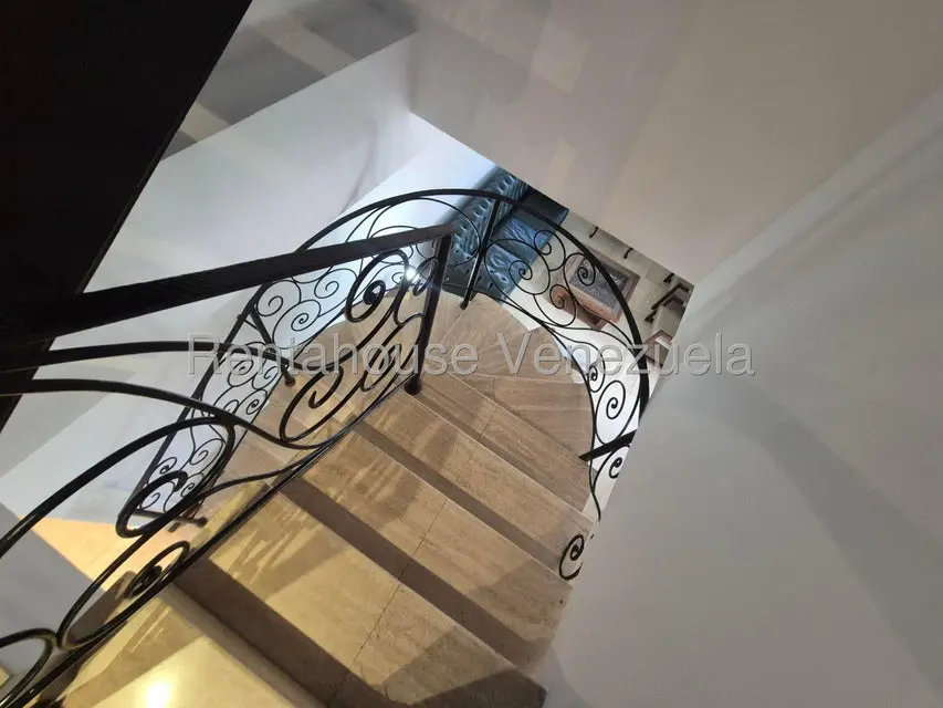 Apartamento (Duplex) en Venta en El Rosal, Distrito Metropolitano - 17