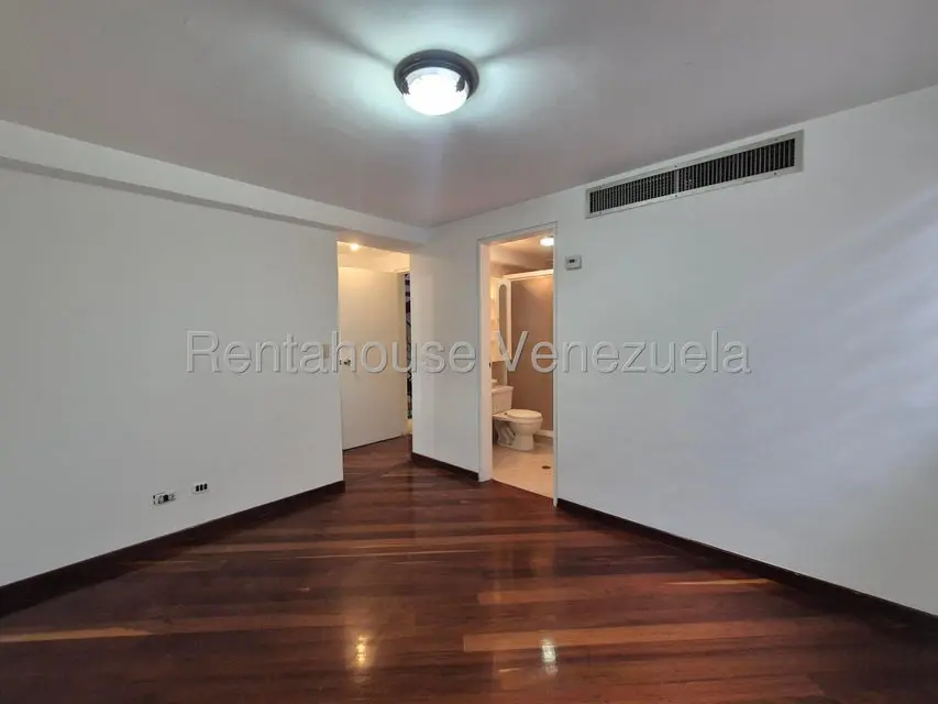 Apartamento (Duplex) en Venta en El Rosal, Distrito Metropolitano - 24