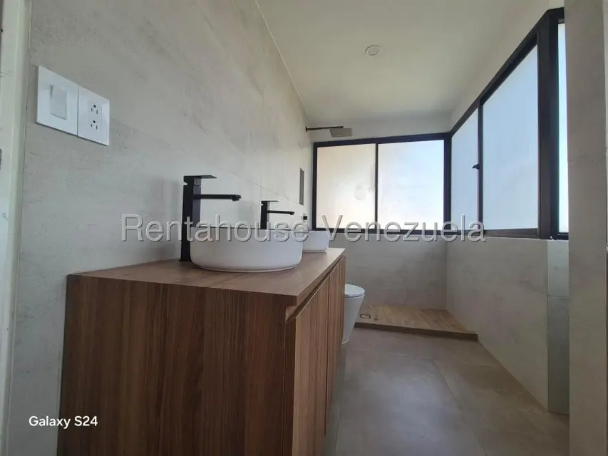 Apartamento (Duplex) en Venta en El Rosal, Distrito Metropolitano - 32
