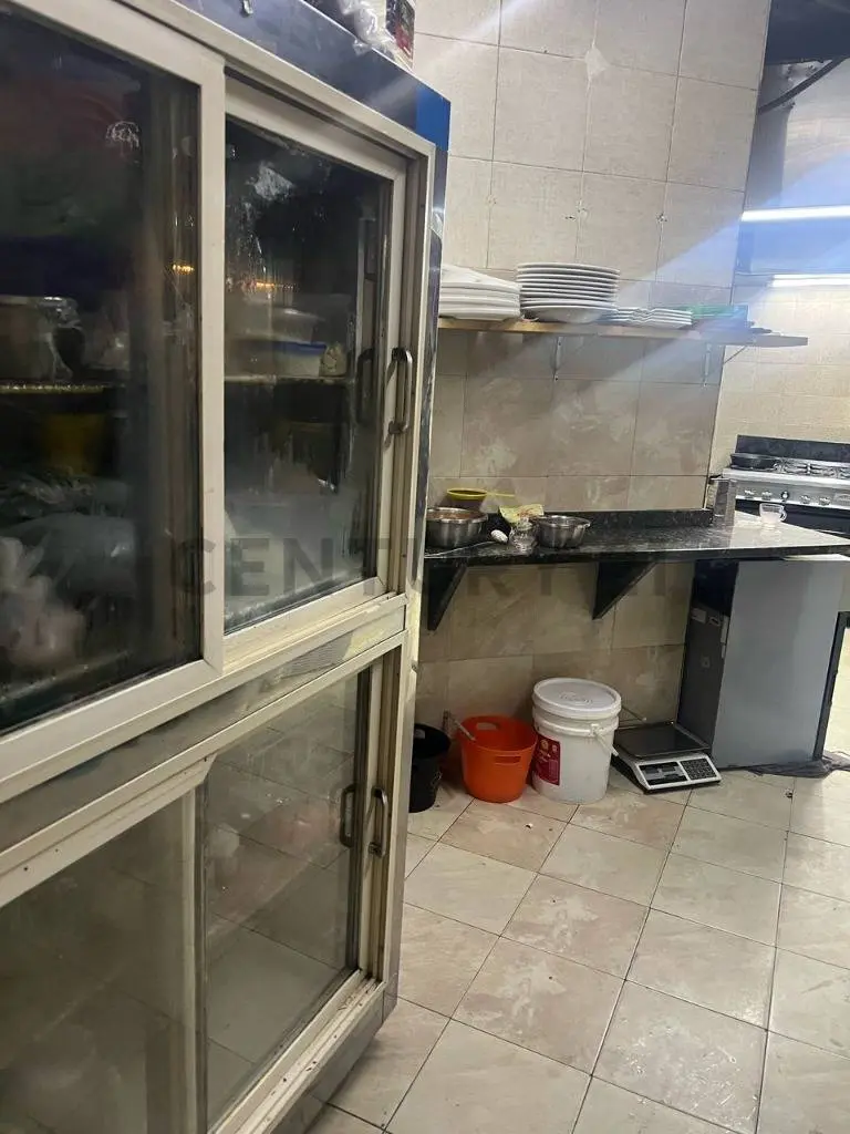 Excelente local de 150 mts2 en venta en el Centro Comercial Refugio. - 14