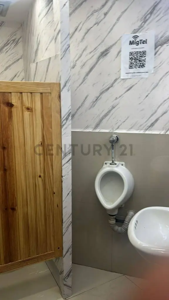 Excelente local de 150 mts2 en venta en el Centro Comercial Refugio. - 16