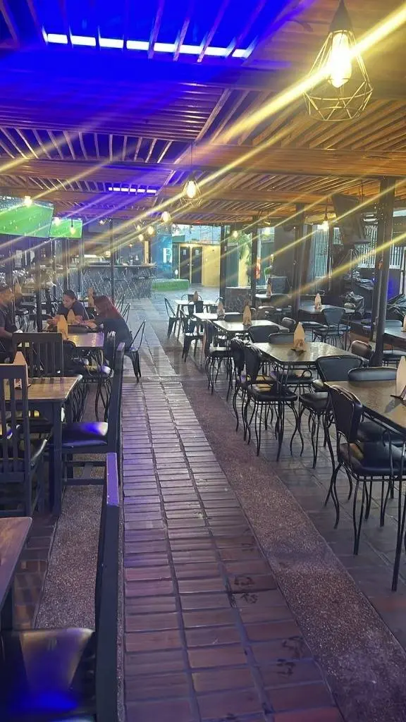 Excelente local de 150 mts2 en venta en el Centro Comercial Refugio. - 21