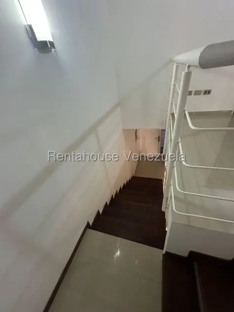 Casa (Duplex) en Venta en Villas de Buenaventura, Miranda - 33