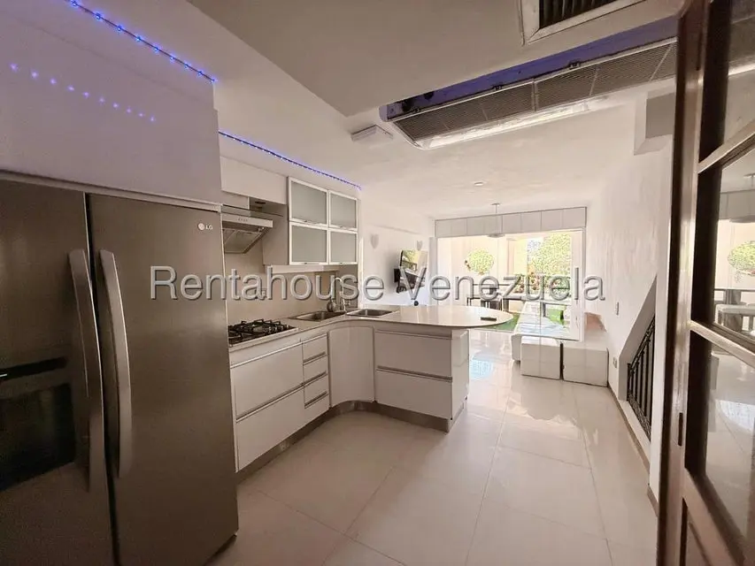 Apartamento (1 Nivel) en Alquiler en Playa Grande, Vargas - 2