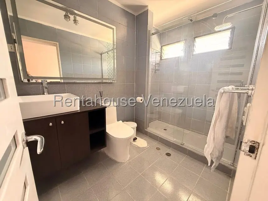 Apartamento (1 Nivel) en Alquiler en Playa Grande, Vargas - 14