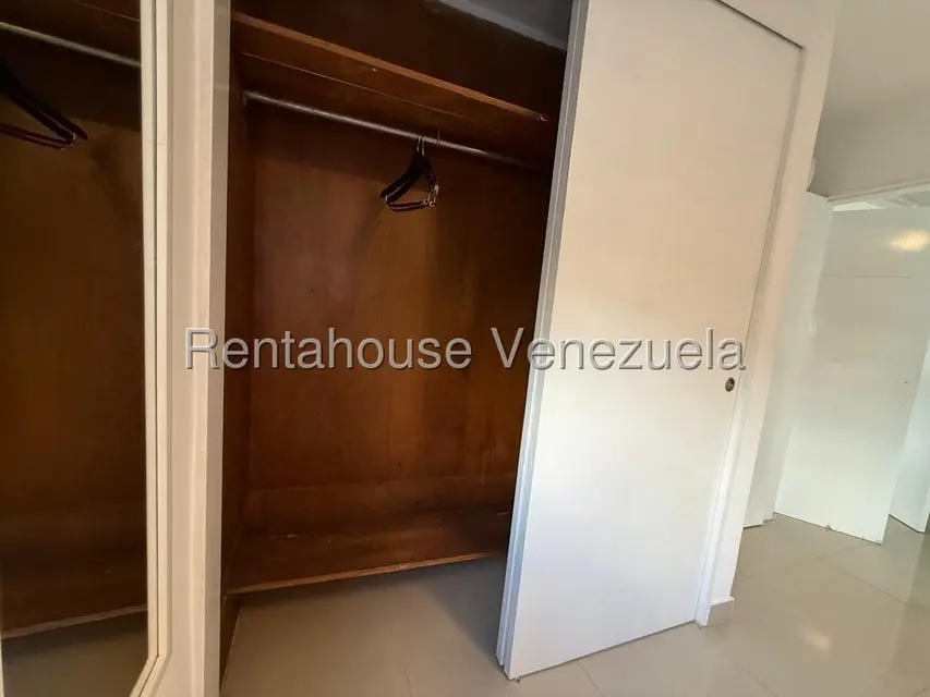 Apartamento (1 Nivel) en Alquiler en El Marques, Distrito Metropolitano - 4