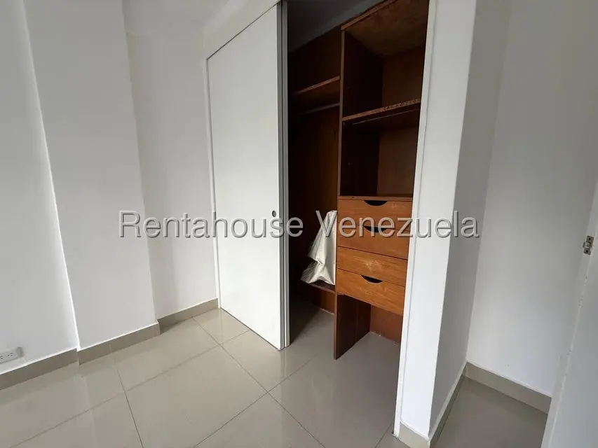 Apartamento (1 Nivel) en Alquiler en El Marques, Distrito Metropolitano - 5
