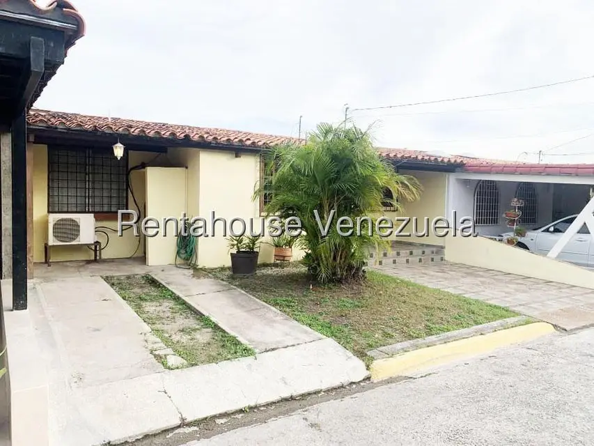 Casa (1 Nivel) en Alquiler en Parroquia Santa Rosa, Lara - 4