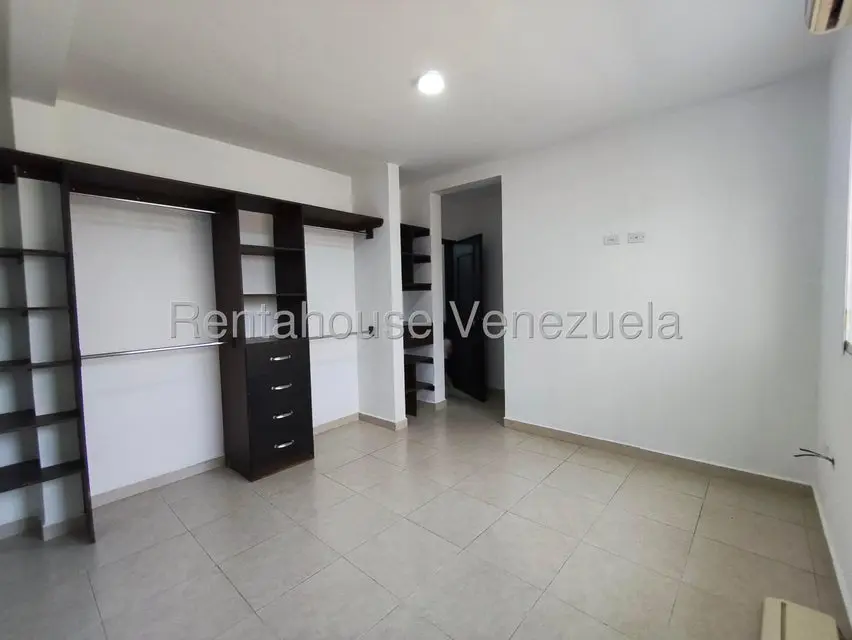 Casa (Duplex) en Alquiler en Trapiche Villas, Lara - 17