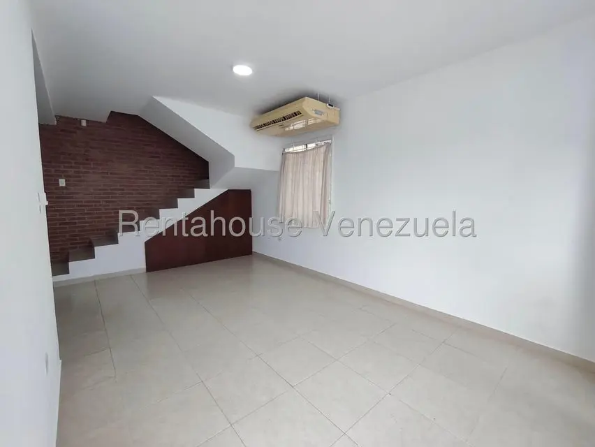 Casa (Duplex) en Alquiler en Trapiche Villas, Lara - 3