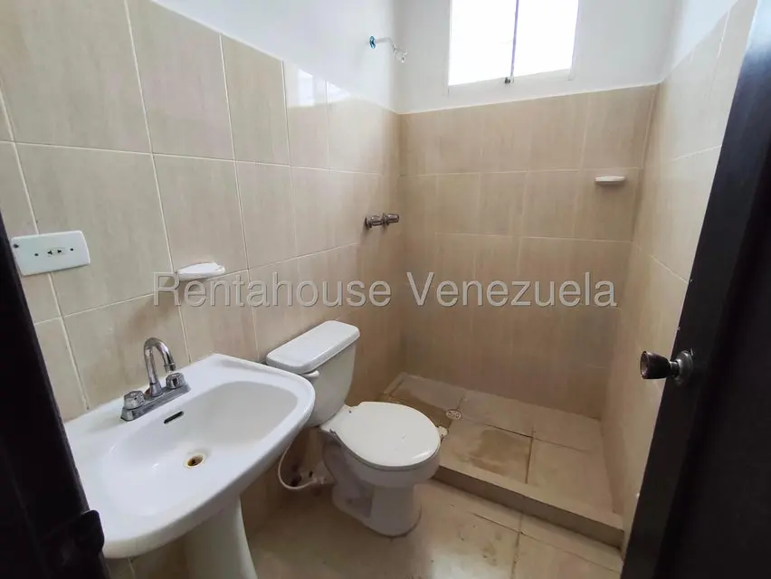 Casa (Duplex) en Alquiler en Trapiche Villas, Lara - 21