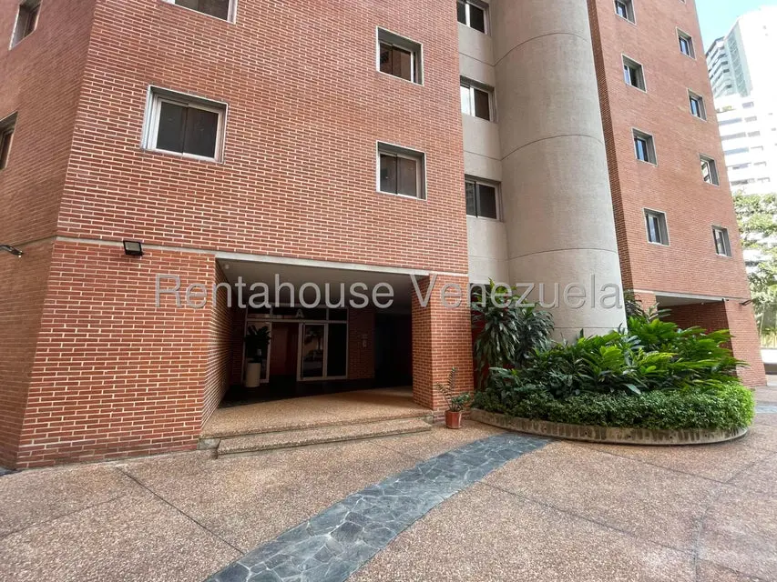 Apartamento (Duplex) en Venta en Los Dos Caminos, Distrito Metropolitano - 2