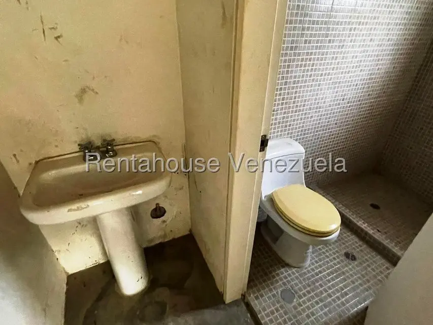 Apartamento (Duplex) en Venta en Los Dos Caminos, Distrito Metropolitano - 17