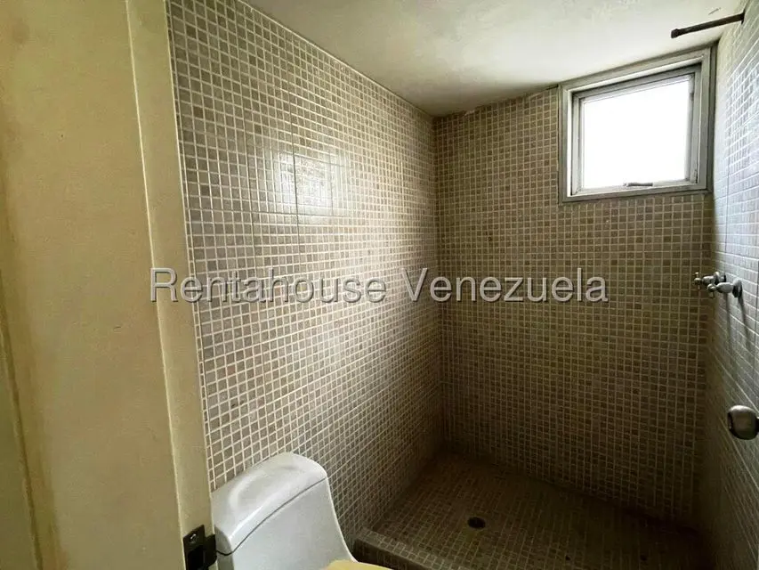 Apartamento (Duplex) en Venta en Los Dos Caminos, Distrito Metropolitano - 18