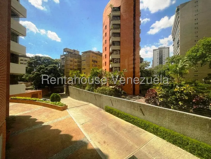 Apartamento (Duplex) en Venta en Los Dos Caminos, Distrito Metropolitano - 19