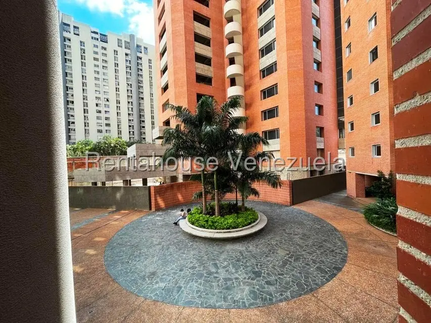 Apartamento (Duplex) en Venta en Los Dos Caminos, Distrito Metropolitano - 8