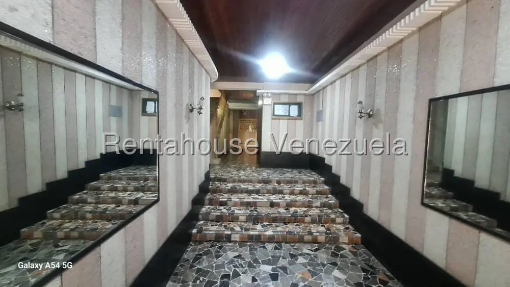 Apartamento (1 Nivel) en Alquiler en Bello Campo, Distrito Metropolitano - 5