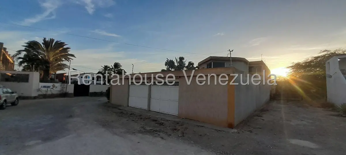 Townhouse (1 Nivel) en Venta en El Yaque, Nueva Esparta - 2