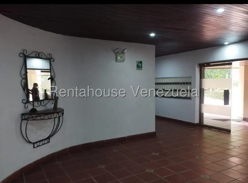 Apartamento (1 Nivel) en Alquiler en Los Naranjos del Cafetal, Distrito Metropolitano - 2