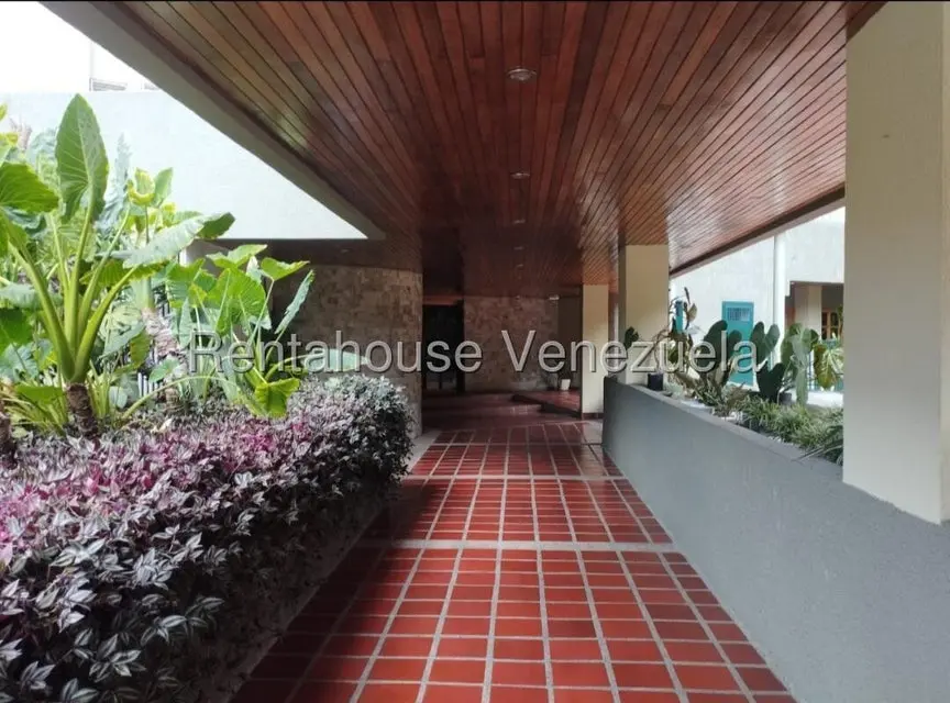 Apartamento (1 Nivel) en Alquiler en Los Naranjos del Cafetal, Distrito Metropolitano - 4