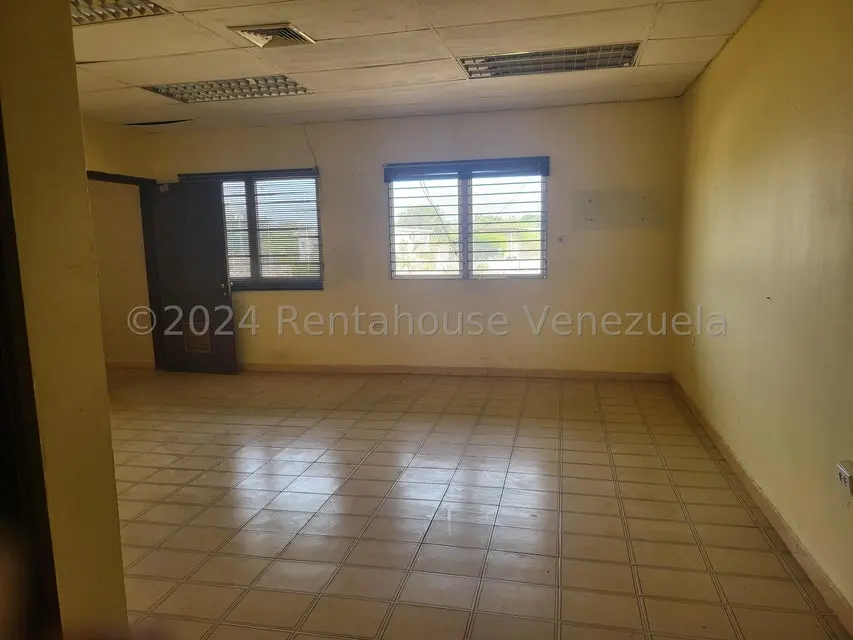Comercial (Local Comercial) en Venta en Punta Gorda, Zulia - 17