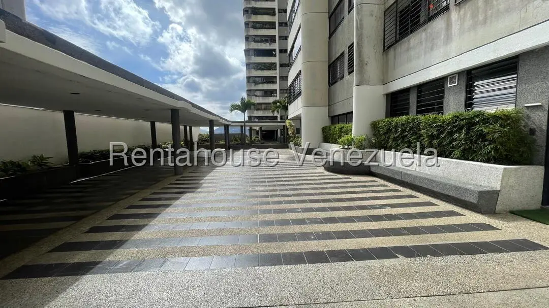 Apartamento (1 Nivel) en Alquiler en Lomas de Prados del Este, Distrito Metropolitano - 2