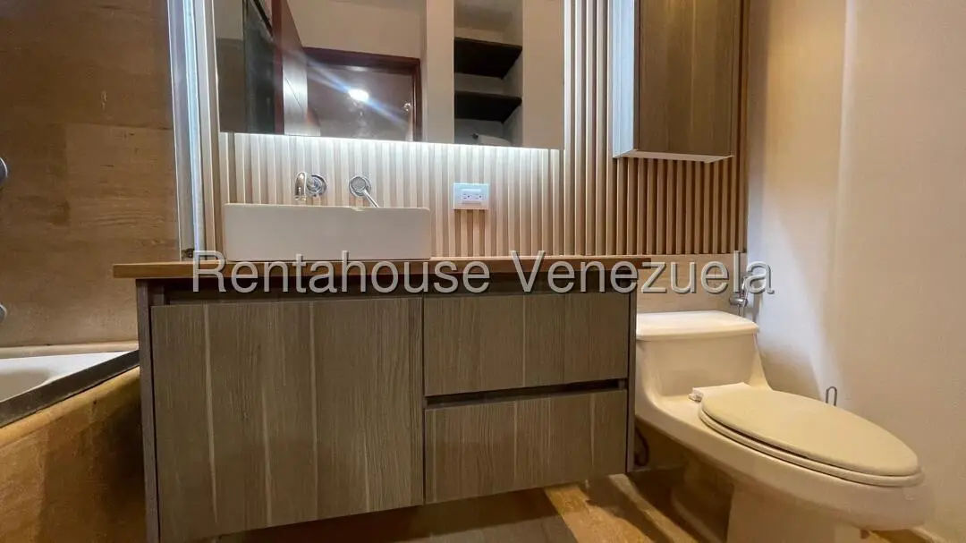 Apartamento (1 Nivel) en Alquiler en Lomas de Prados del Este, Distrito Metropolitano - 11