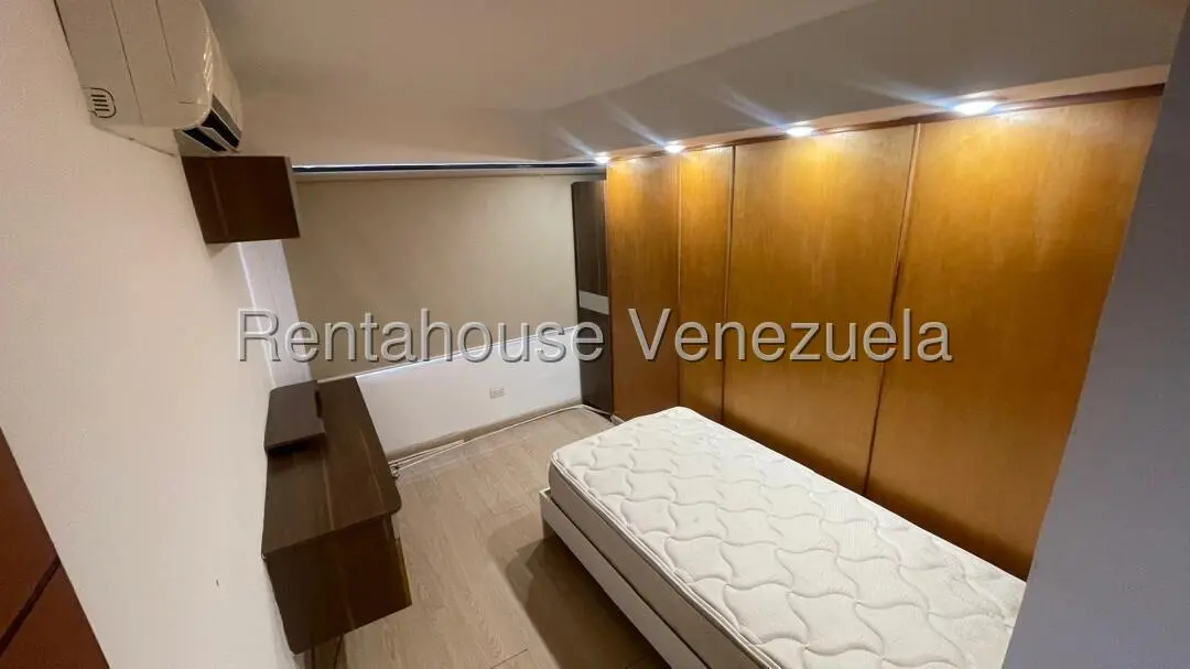 Apartamento (1 Nivel) en Alquiler en Lomas de Prados del Este, Distrito Metropolitano - 13