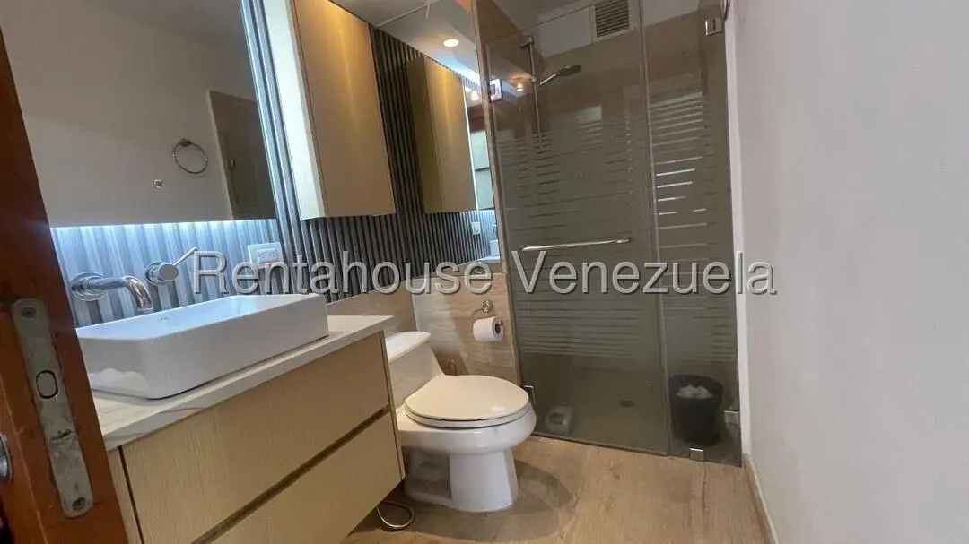Apartamento (1 Nivel) en Alquiler en Lomas de Prados del Este, Distrito Metropolitano - 15