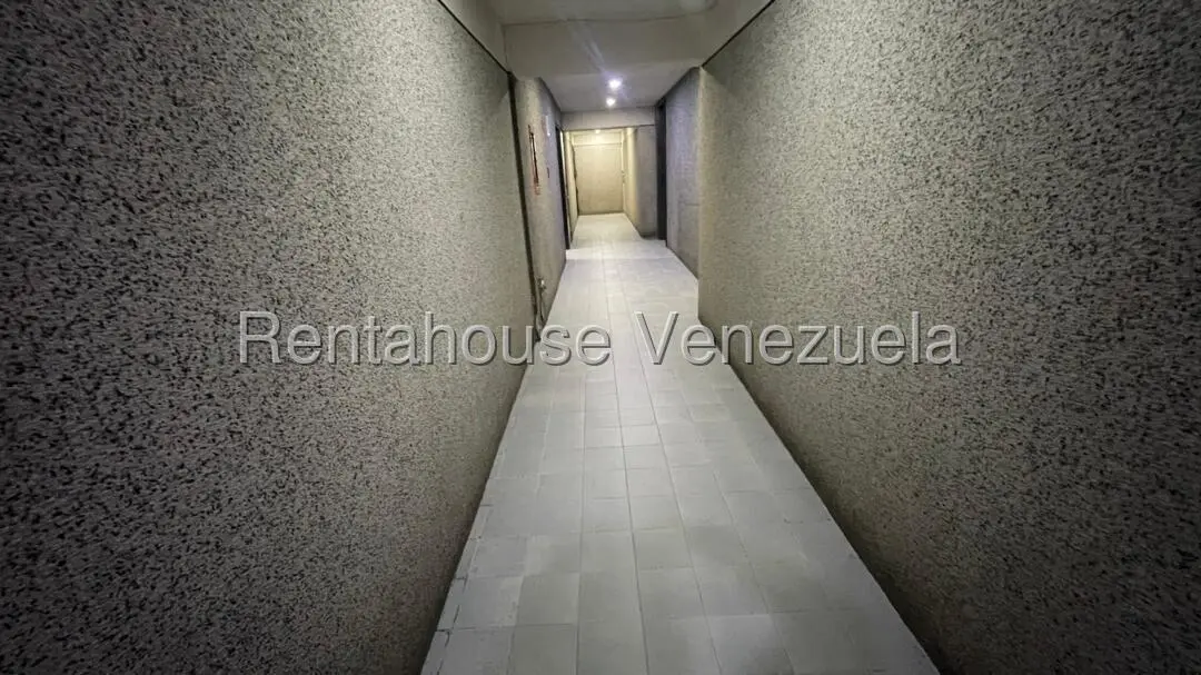 Apartamento (1 Nivel) en Alquiler en Lomas de Prados del Este, Distrito Metropolitano - 17