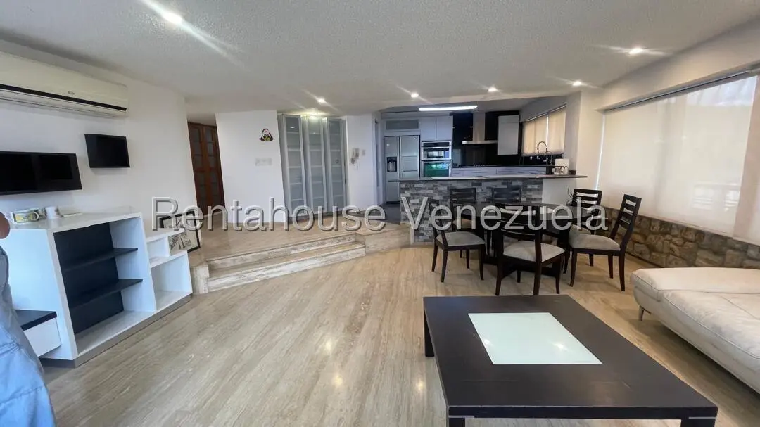 Apartamento (1 Nivel) en Alquiler en Lomas de Prados del Este, Distrito Metropolitano - 3